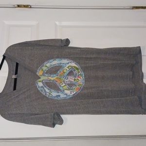 🌼🌷Womens peace sign tshirt🌼🌷